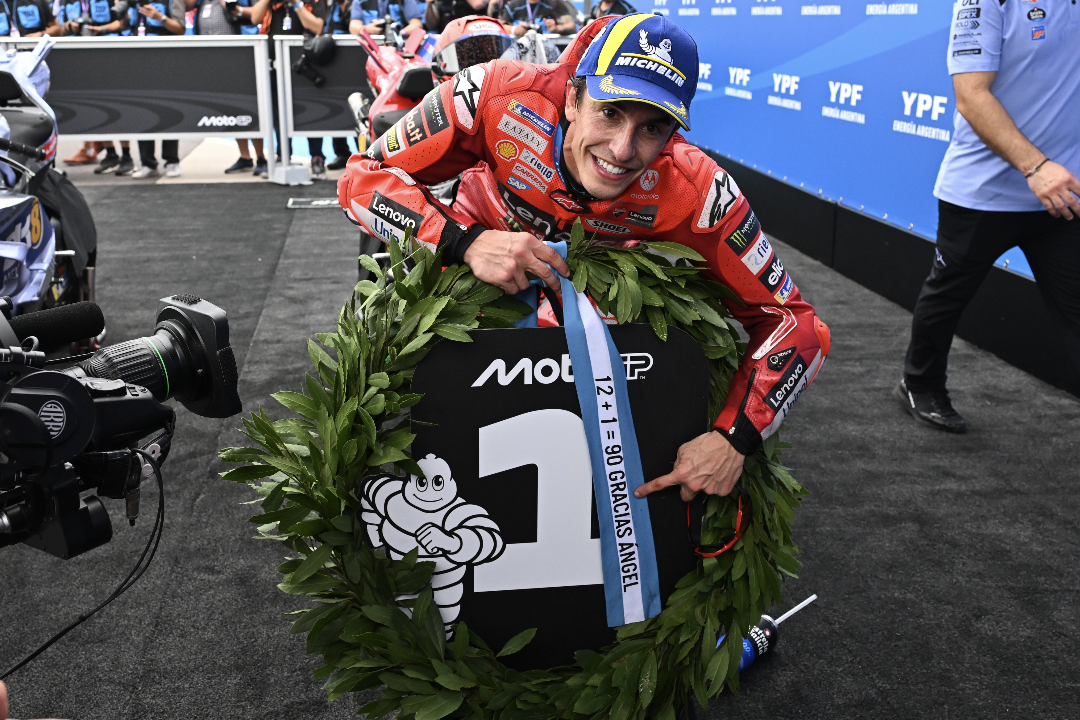 Márquez equals Nieto's 90 victories