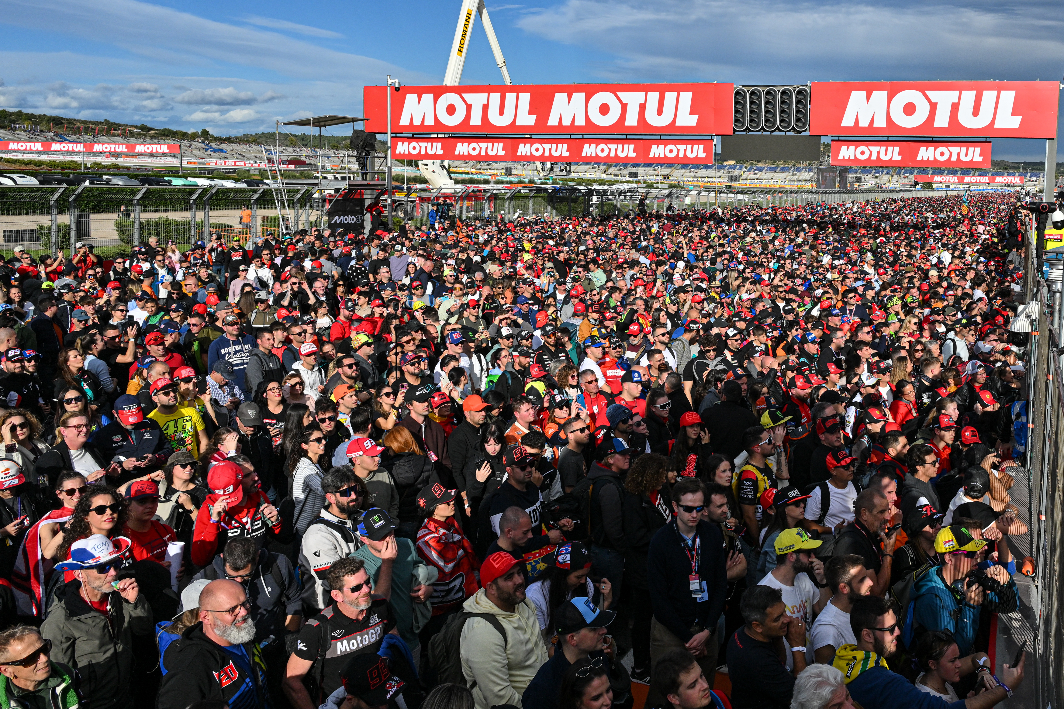 年間の観客動員数が360万人を突破