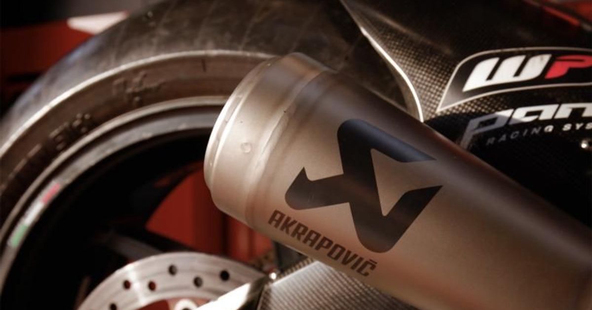 How do Akrapovic's exhausts change from class to class?