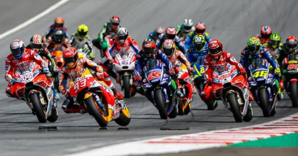 Мотоциклы motogp. Мото джипи гонки. Валентино росси фото на мотоцикле. Хонда валентино росси. Мото джипи гонки.