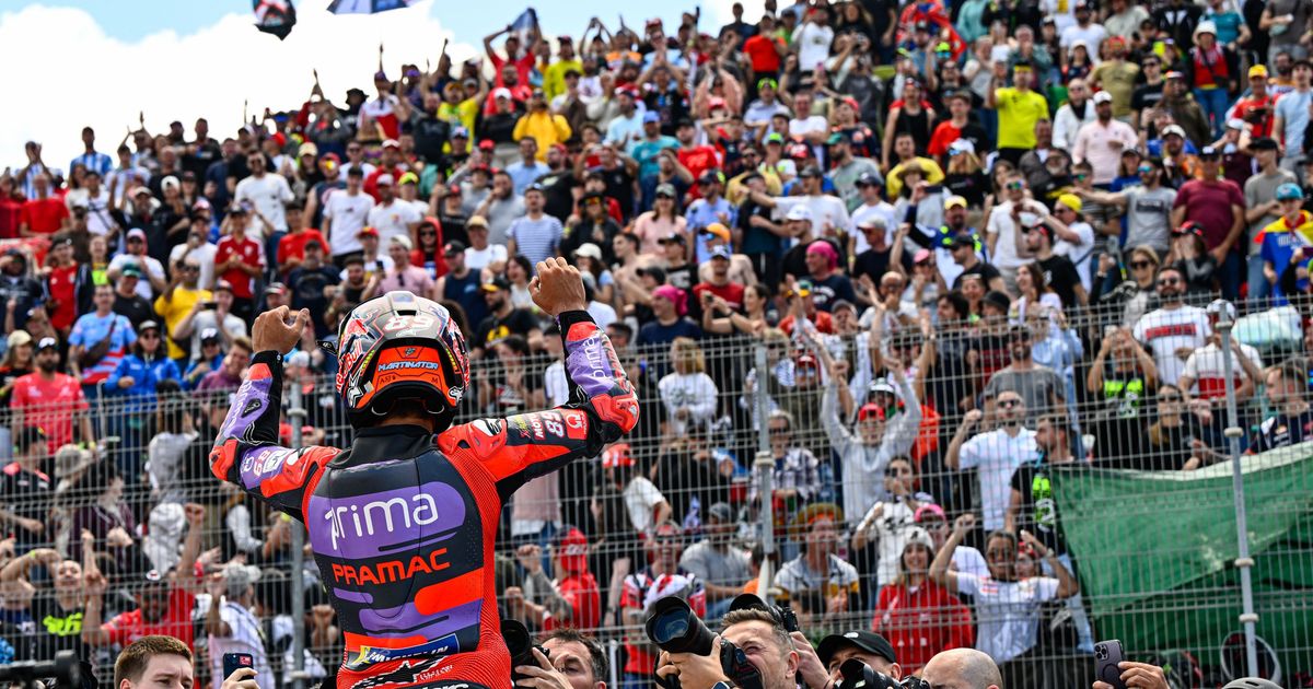"The craziest race I’ve ever seen" Social media explodes after an