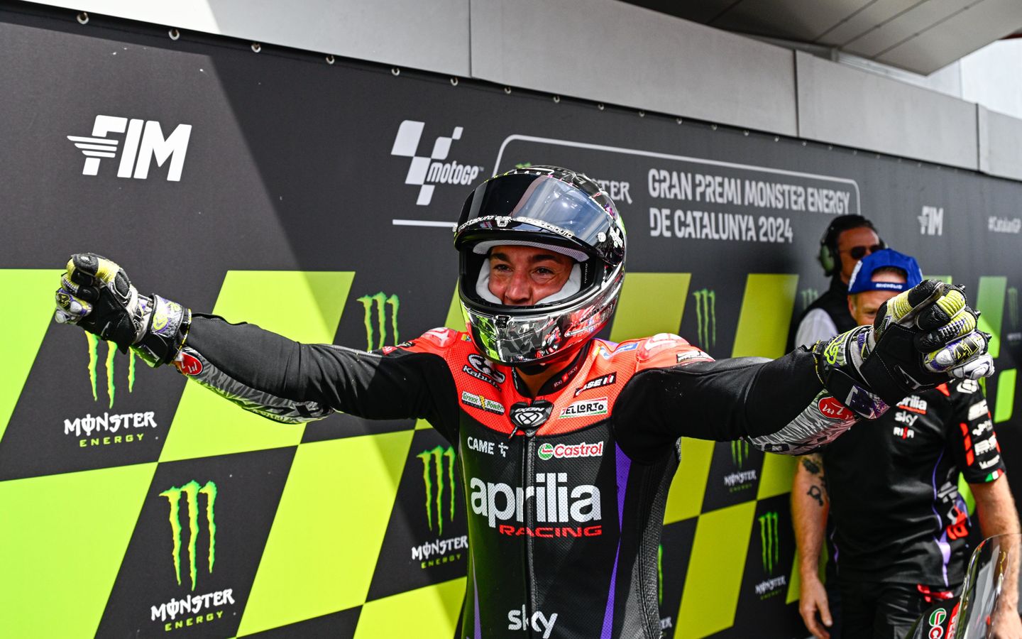 Aleix Espargaro unggul tipis dari Fransesco Bagnaia
