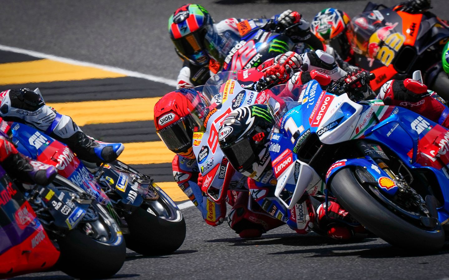 Motor yang ditunggangi Bagnaia dan Bastianini sulit dikejar di Mugello