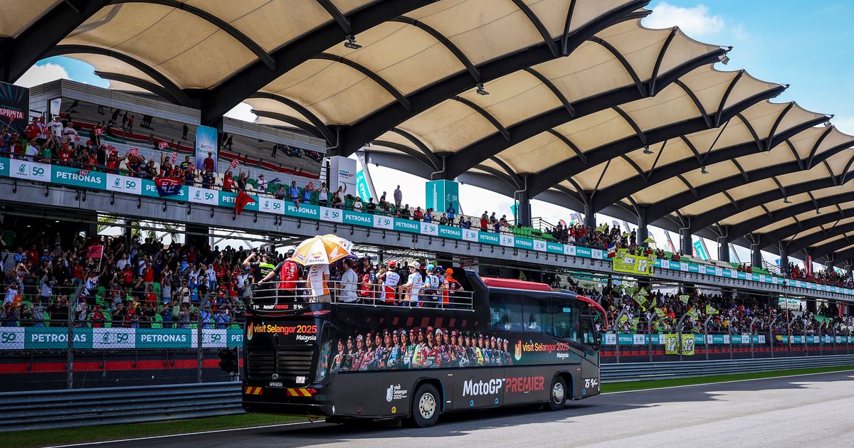Riders' MotoGP™ Parade Hadirkan Kemeriahan di Sepang