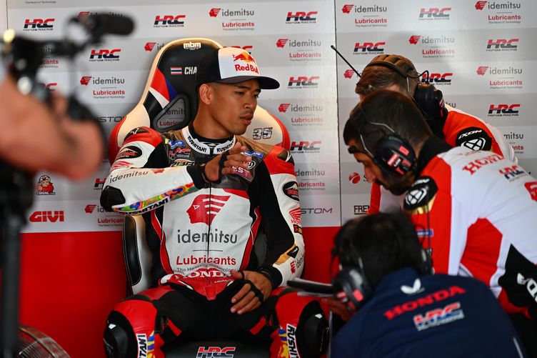 ソムキアット・チャントラが右前腕を手術