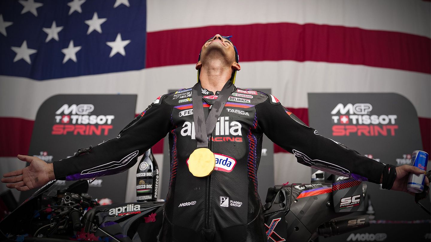 Martin steals stunning Sprint win as drama takes the reins in Texas