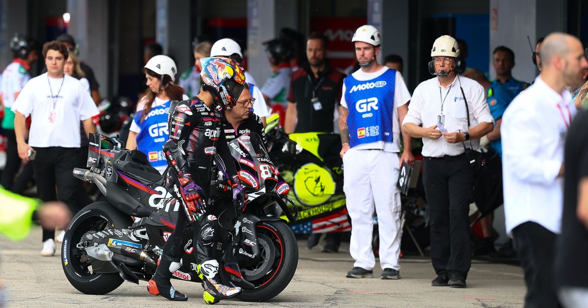 Double DNF for Aprilia: 
